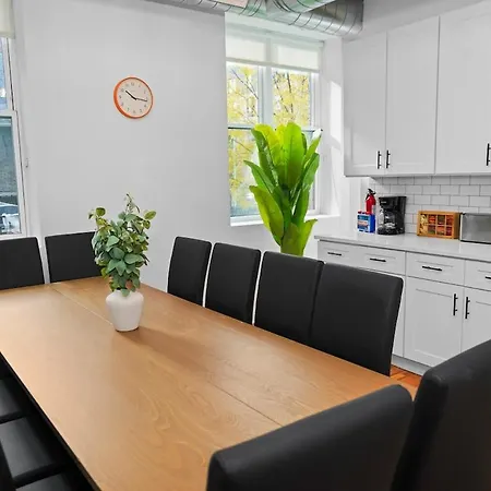 Pilsen 6br Getaway With Game Room, Gym & Paid Parking Near Soldier Field & Mccormick Place Chicago