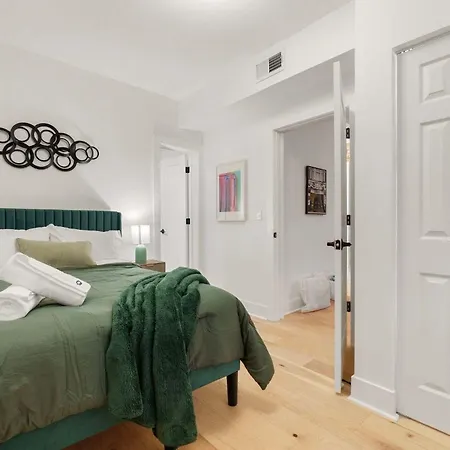 Steps From Wrigley Field And Michigan Apartment *