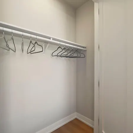 Modern By Med District With Parking & Laundry Apartment *