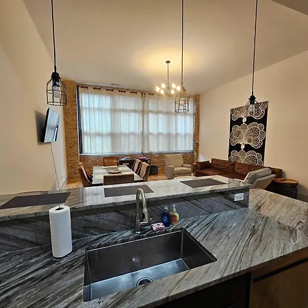 4 Bedroom Sleeps 20 People Apartment