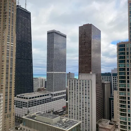 Apartment River North Magnificent Mile Condo, And Views, 43rd Floor Corner, Parking Included! *