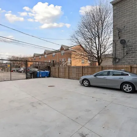 Comfy 3-bd Near United Center With Balcony Apartment