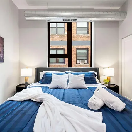 2bd 2ba Condo- Steps To With Gym & Parking * Chicago