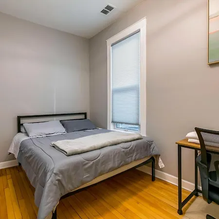 Logan Sq 4br - Free Parking - Near Nightlife & Dt Apartment *