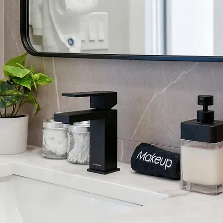 Modern By Med District With Parking & Laundry Apartment Chicago