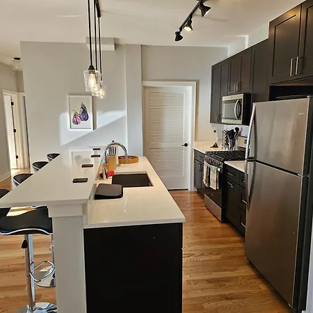 Updated 3 Bedroom Downtown Pilsen *