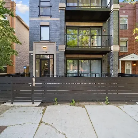 Apartment Comfy 3-bd Near United Center With Balcony