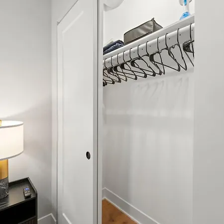 2bd 2ba Condo- Steps To With Gym & Parking *