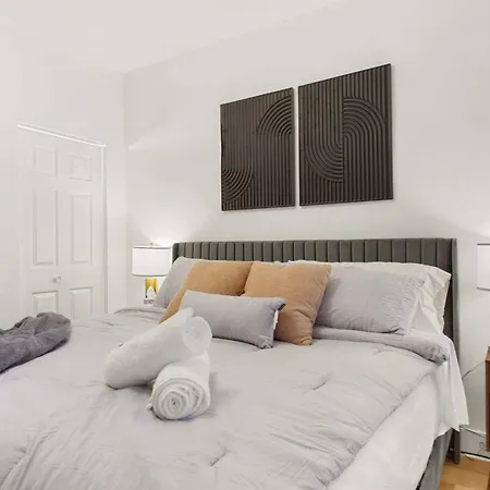 Steps From Wrigley Field And Michigan Apartment