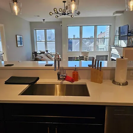 Updated 3 Bedroom Downtown Pilsen * Chicago