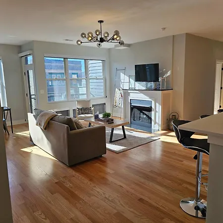 Updated 3 Bedroom Downtown Pilsen Apartment *