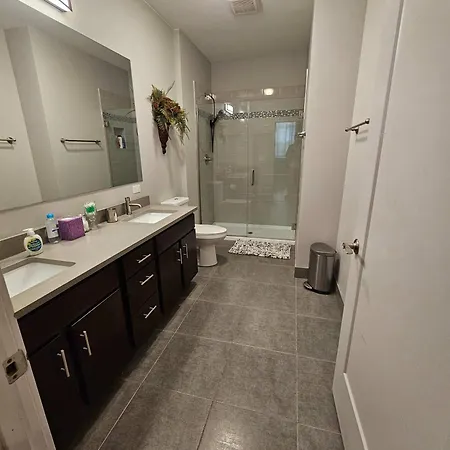 4 Bedroom Sleeps 20 People Apartment