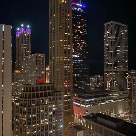 Apartment River North Magnificent Mile Condo, And Views, 43rd Floor Corner, Parking Included!