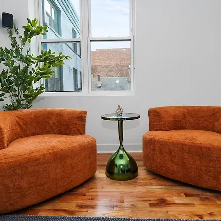 Pilsen 6br Getaway With Game Room, Gym & Paid Parking Near Soldier Field & Mccormick Place *