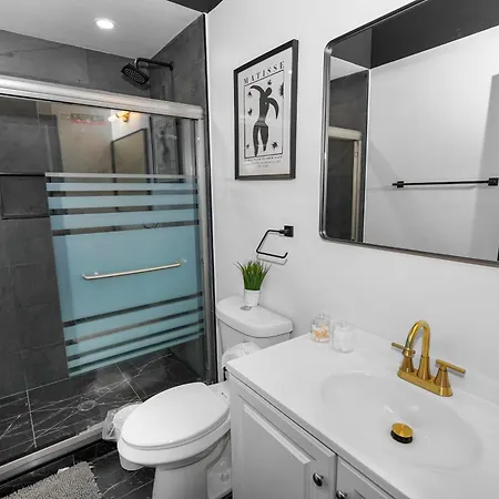 Spacious 6br Group Unit Near Mccormick & Lakefront
