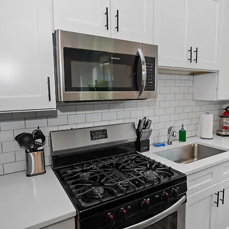Apartment Pilsen 6br Getaway With Game Room, Gym & Paid Parking Near Soldier Field & Mccormick Place *