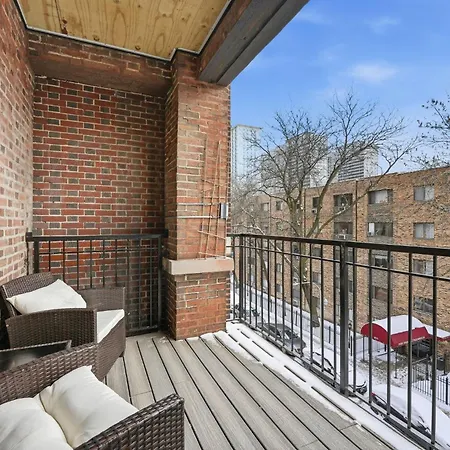 Apartment Steps From Wrigley Field And Michigan
