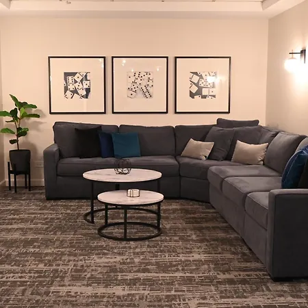River North Magnificent Mile Condo, And Views, 43rd Floor Corner, Parking Included! Apartment Chicago