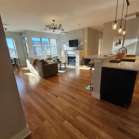 Updated 3 Bedroom Downtown Pilsen Apartment Chicago