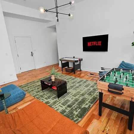 Pilsen 6br Getaway With Game Room, Gym & Paid Parking Near Soldier Field & Mccormick Place Apartment Chicago