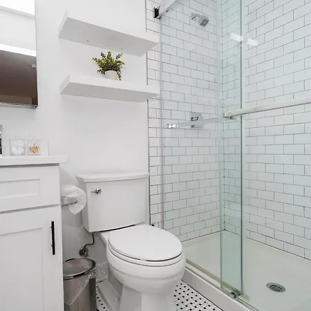 Pilsen 6br Getaway With Game Room, Gym & Paid Parking Near Soldier Field & Mccormick Place Apartment