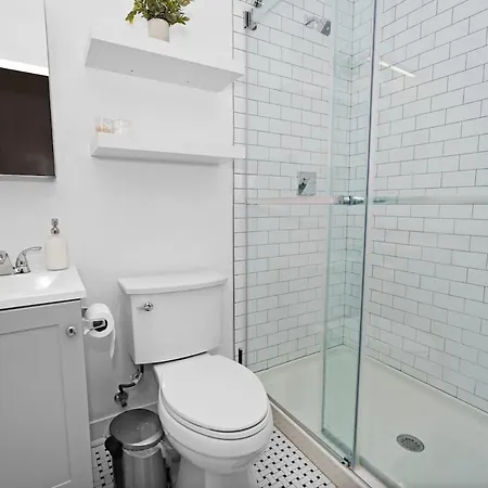 Pilsen 6br Getaway With Game Room, Gym & Paid Parking Near Soldier Field & Mccormick Place Apartment *