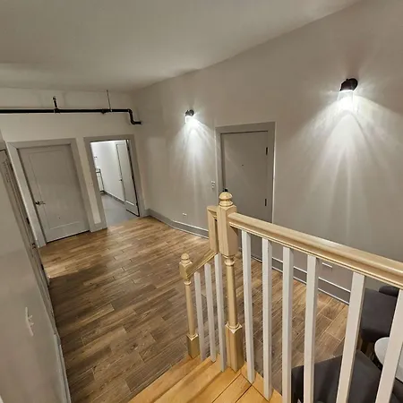 4 Bedroom Sleeps 20 People Apartment