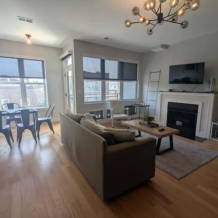 Updated 3 Bedroom Downtown Pilsen