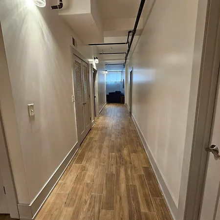 4 Bedroom Sleeps 20 People Apartment *