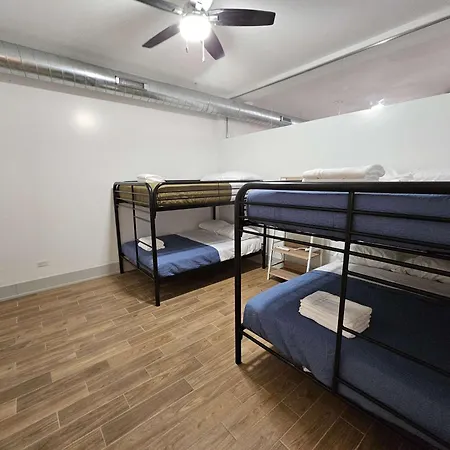 Apartment 4 Bedroom Sleeps 20 People *