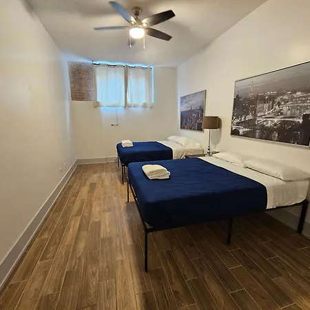 4 Bedroom Sleeps 20 People Apartment *