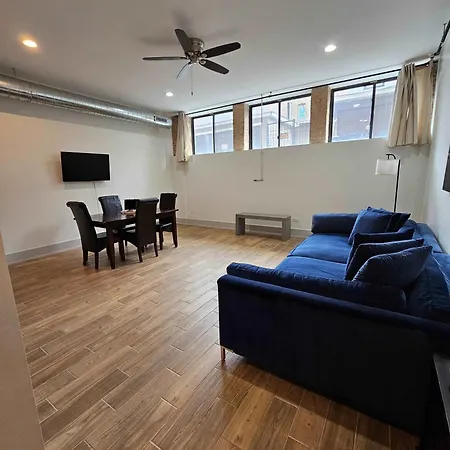 Apartment 4 Bedroom Sleeps 20 People *