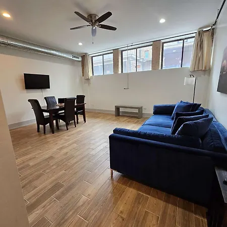 4 Bedroom Sleeps 20 People Apartment *