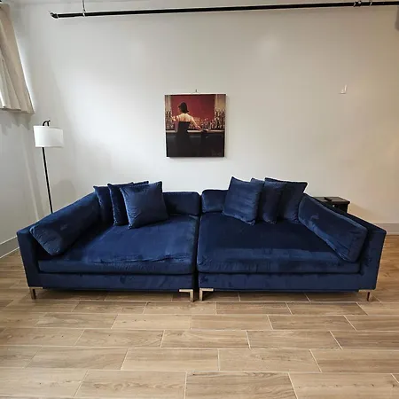 4 Bedroom Sleeps 20 People Apartment Chicago