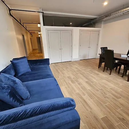 Apartment 4 Bedroom Sleeps 20 People Chicago