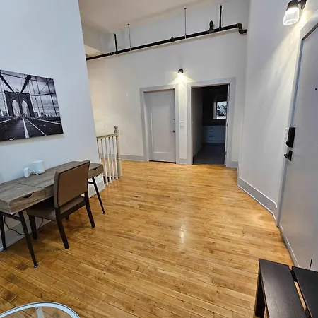 4 Bedroom Sleeps 20 People Chicago