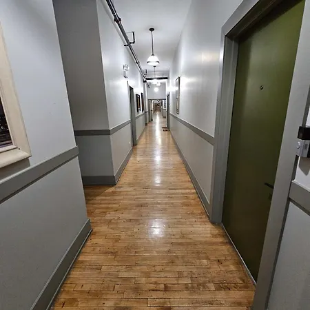 4 Bedroom Sleeps 20 People * Chicago