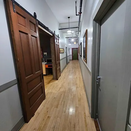 4 Bedroom Sleeps 20 People Apartment *