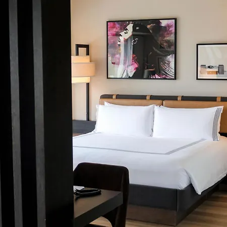 Thompson Chicago, By Hyatt 4*