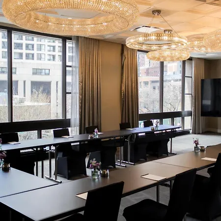 Thompson Chicago, By Hyatt Chicago