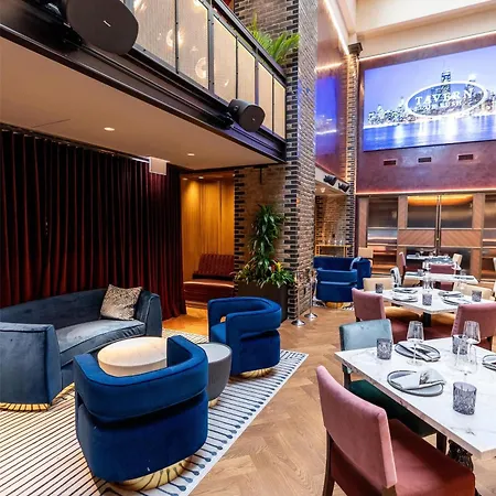 Thompson Chicago, By Hyatt Chicago