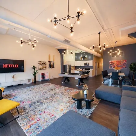 Apartment Massive 6br Luxury Sleeps 12 Guests With Jacuzzi & Pool Table Perfect Group And Optional Parking Near Mccormick Place & Soldier Field *