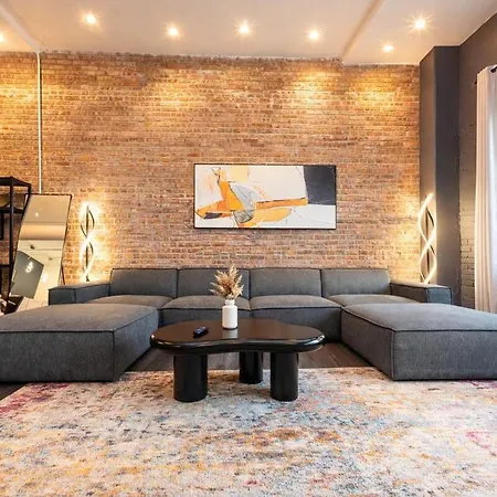 Massive 6br Luxury Sleeps 12 Guests With Jacuzzi & Pool Table Perfect Group And Optional Parking Near Mccormick Place & Soldier Field Apartment *