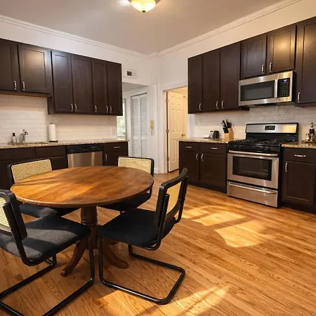 Apartment Flexhome Ukrainian Village - 2br - Convenient Walkability *