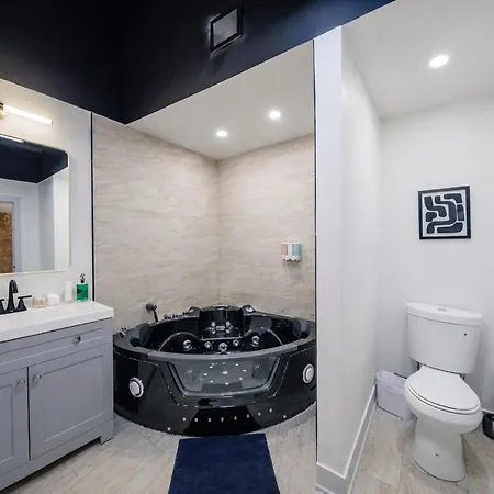 Apartment Massive 6br Luxury Sleeps 12 Guests With Jacuzzi & Pool Table Perfect Group And Optional Parking Near Mccormick Place & Soldier Field *
