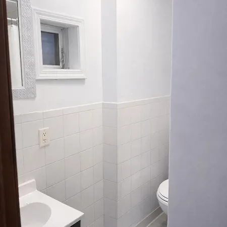 Apartment Location! Location! 2bd 1bth Spacious Apartment! *
