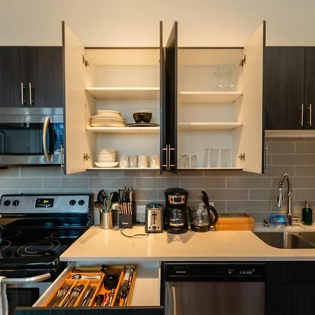Mccormick Place With Optional Parking And Sleeps Up To 4 Apartment