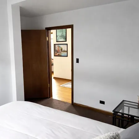 Apartment Location! Location! 2bd 1bth Spacious Apartment! *
