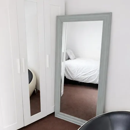 Location! Location! 2bd 1bth Spacious Apartment! Apartment *