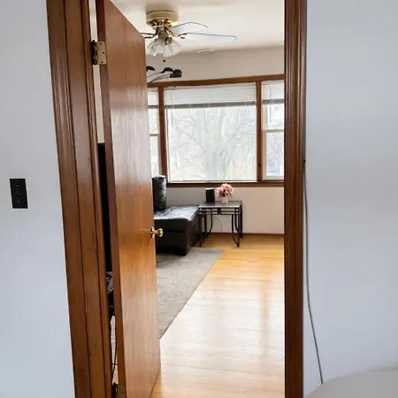 Location! Location! 2bd 1bth Spacious Apartment! Apartment *